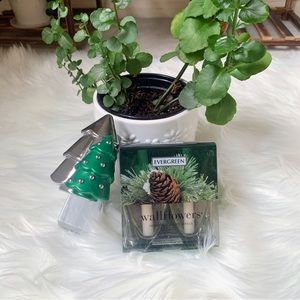 NWT Bath Body Works 30c Christmas Tree Wallflower Plug-in & Evergreen Refills